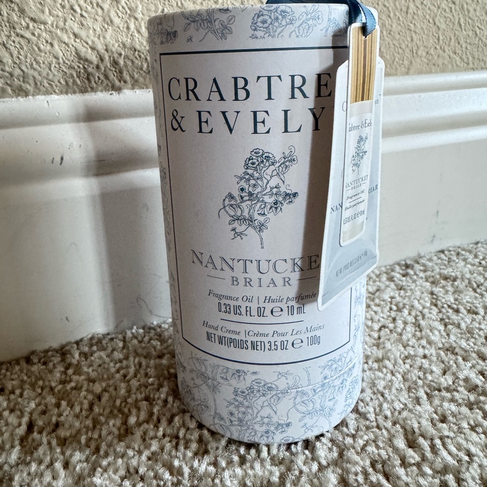 New Crabtree & Evelyn Nantucket Briar Fragrance Oil Rollerball & Hand Cream set - Picture 2 of 4